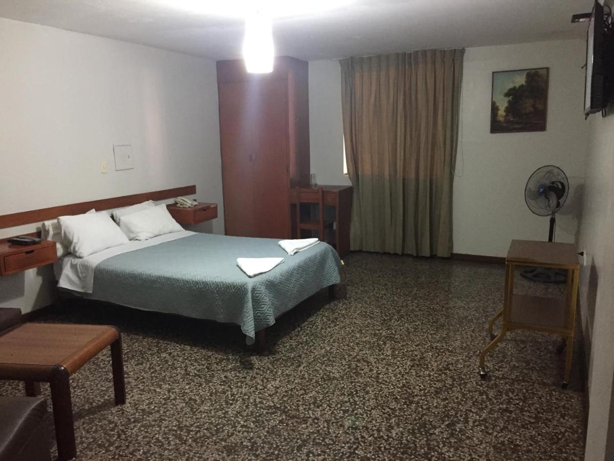 Hotel Plazza 치클라요 외부 사진